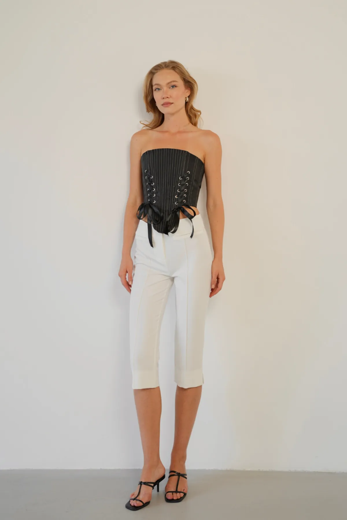 Bağlama Detaylı Straplez Crop Top - Korsaj Görünümlü Fiyonk Detaylı Şık Kadın Bluzu Siyah