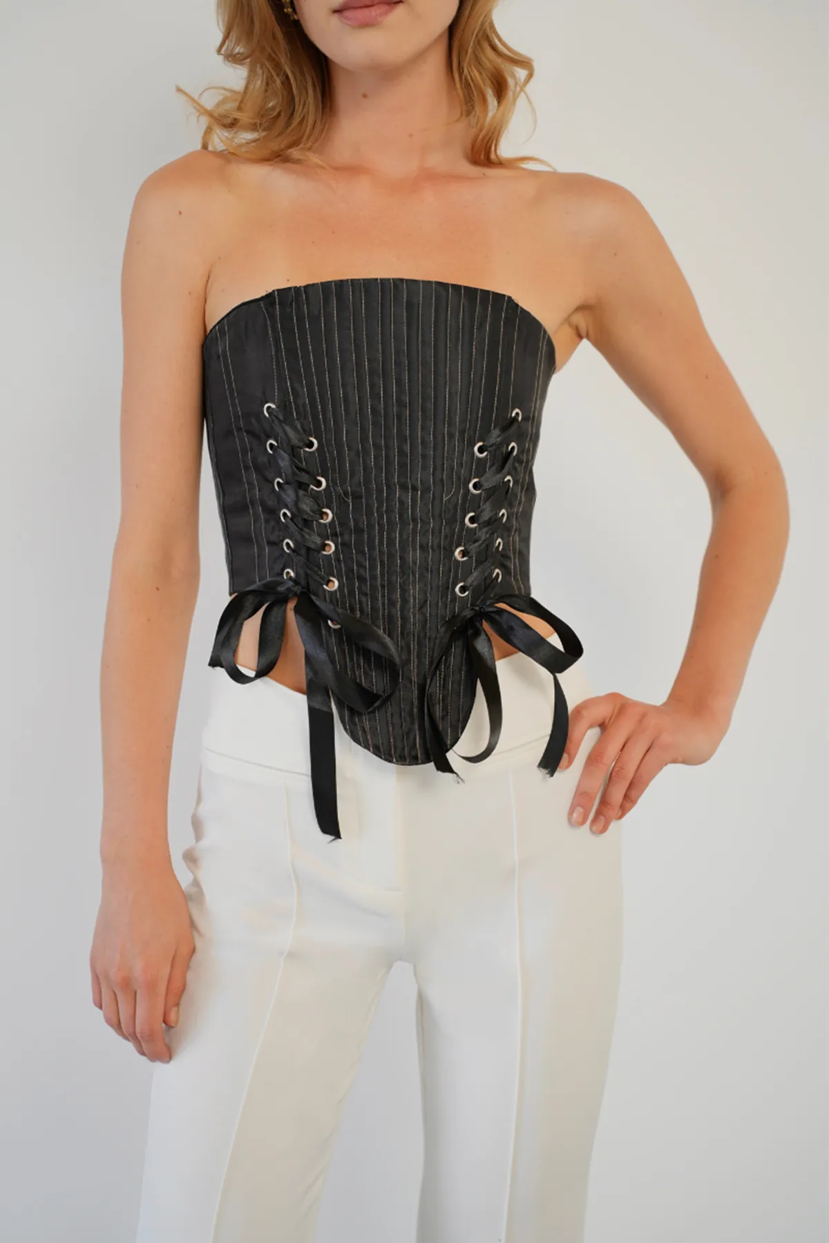Bağlama Detaylı Straplez Crop Top - Korsaj Görünümlü Fiyonk Detaylı Şık Kadın Bluzu Siyah