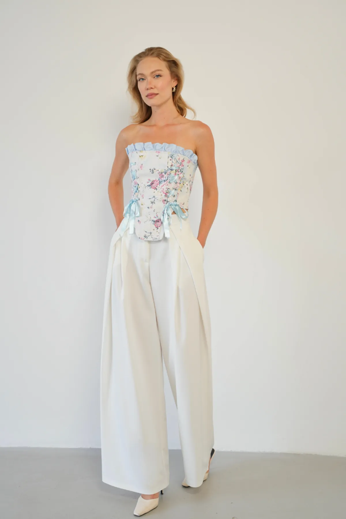 Bağlama Detaylı Straplez Crop Top - Korsaj Görünümlü Fiyonk Detaylı Şık Kadın Bluzu Pembe
