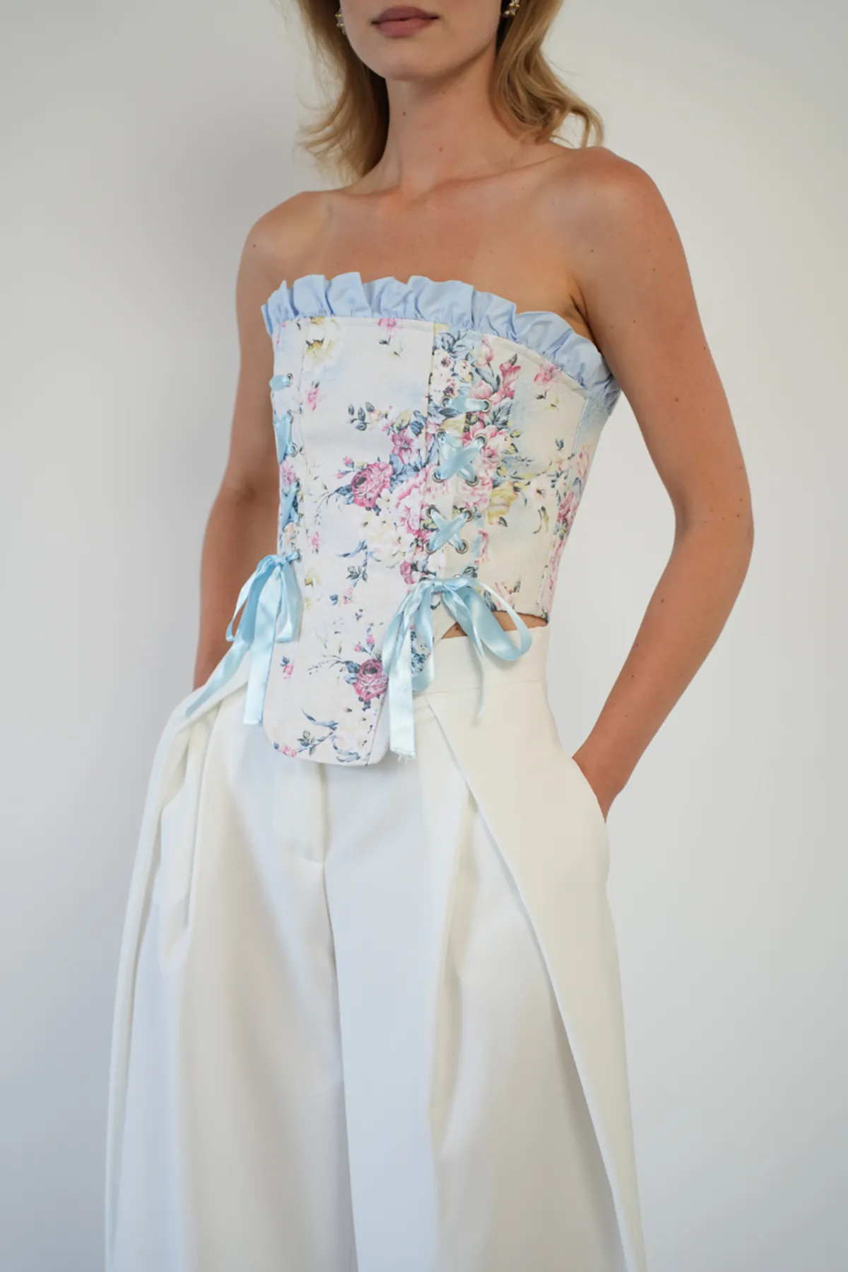 Bağlama Detaylı Straplez Crop Top - Korsaj Görünümlü Fiyonk Detaylı Şık Kadın Bluzu Pembe