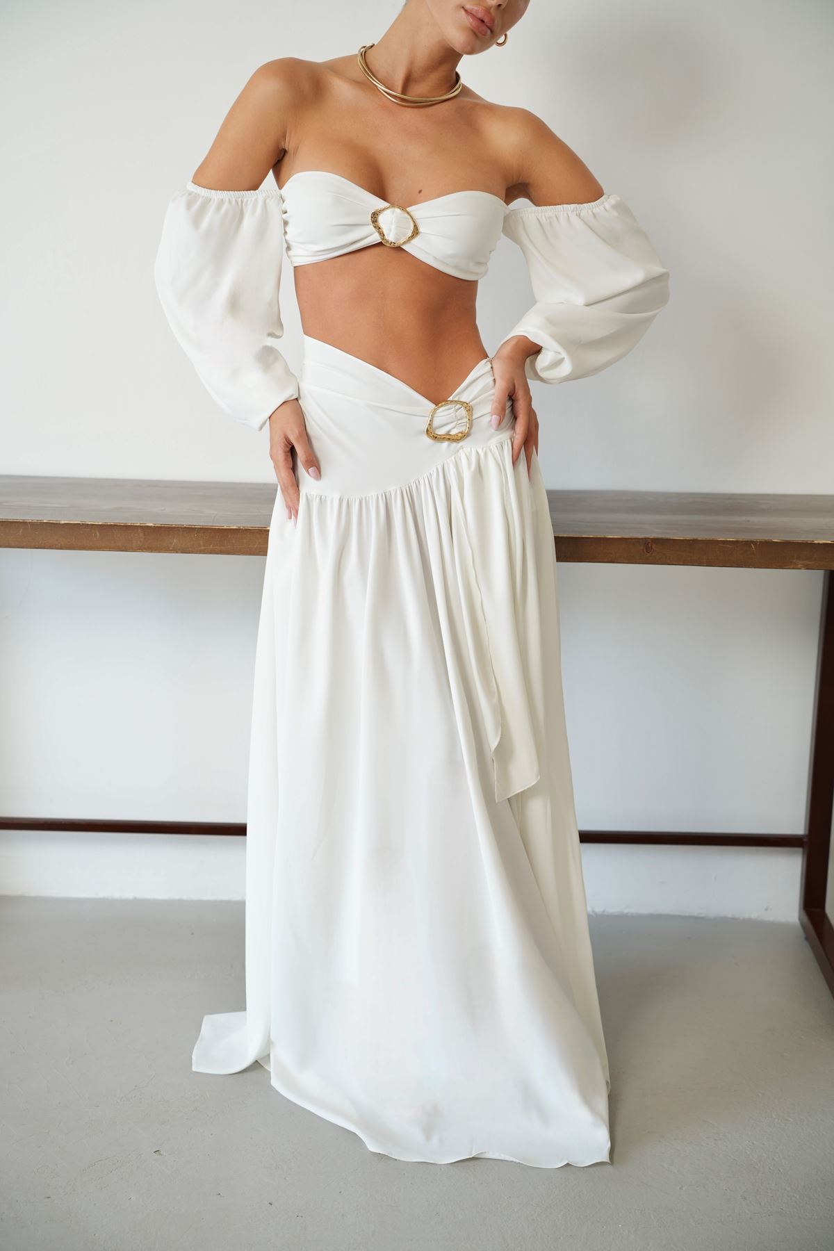 Ekru Tokalı Uzun Kollu Crop Bluz ve Maxi Etek Takım