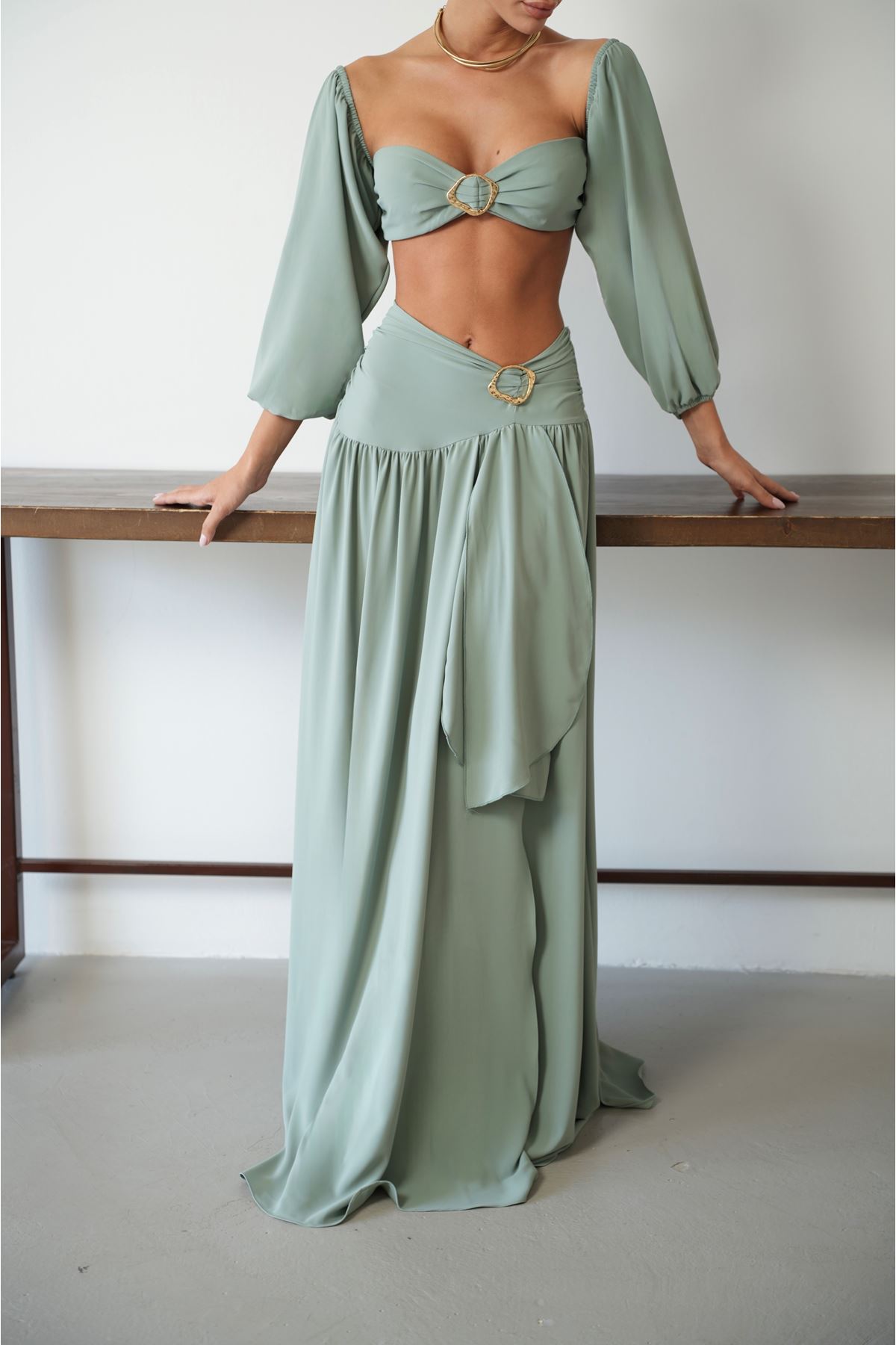 Mint Yeşili Tokalı Uzun Kollu Crop Bluz ve Maxi Etek Takım