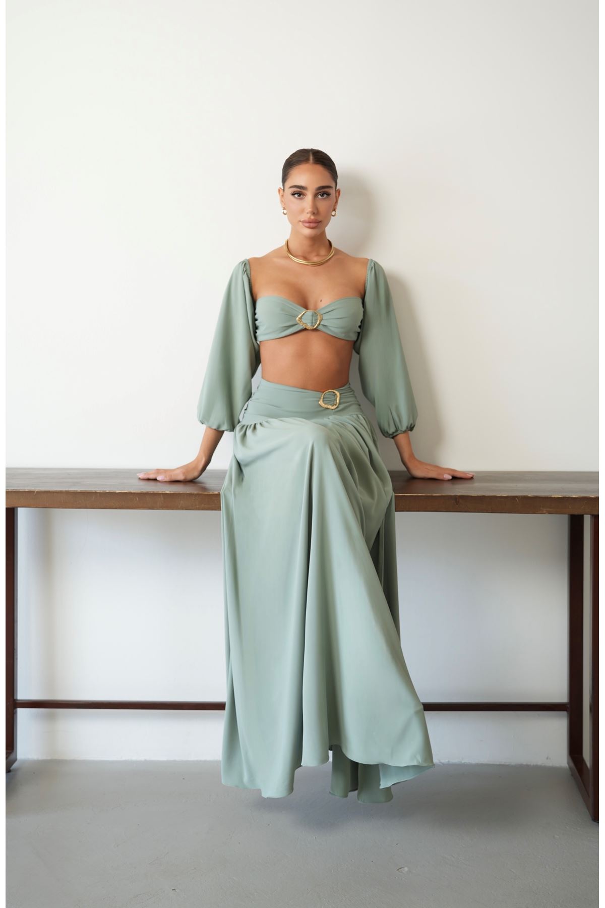 Mint Yeşili Tokalı Uzun Kollu Crop Bluz ve Maxi Etek Takım