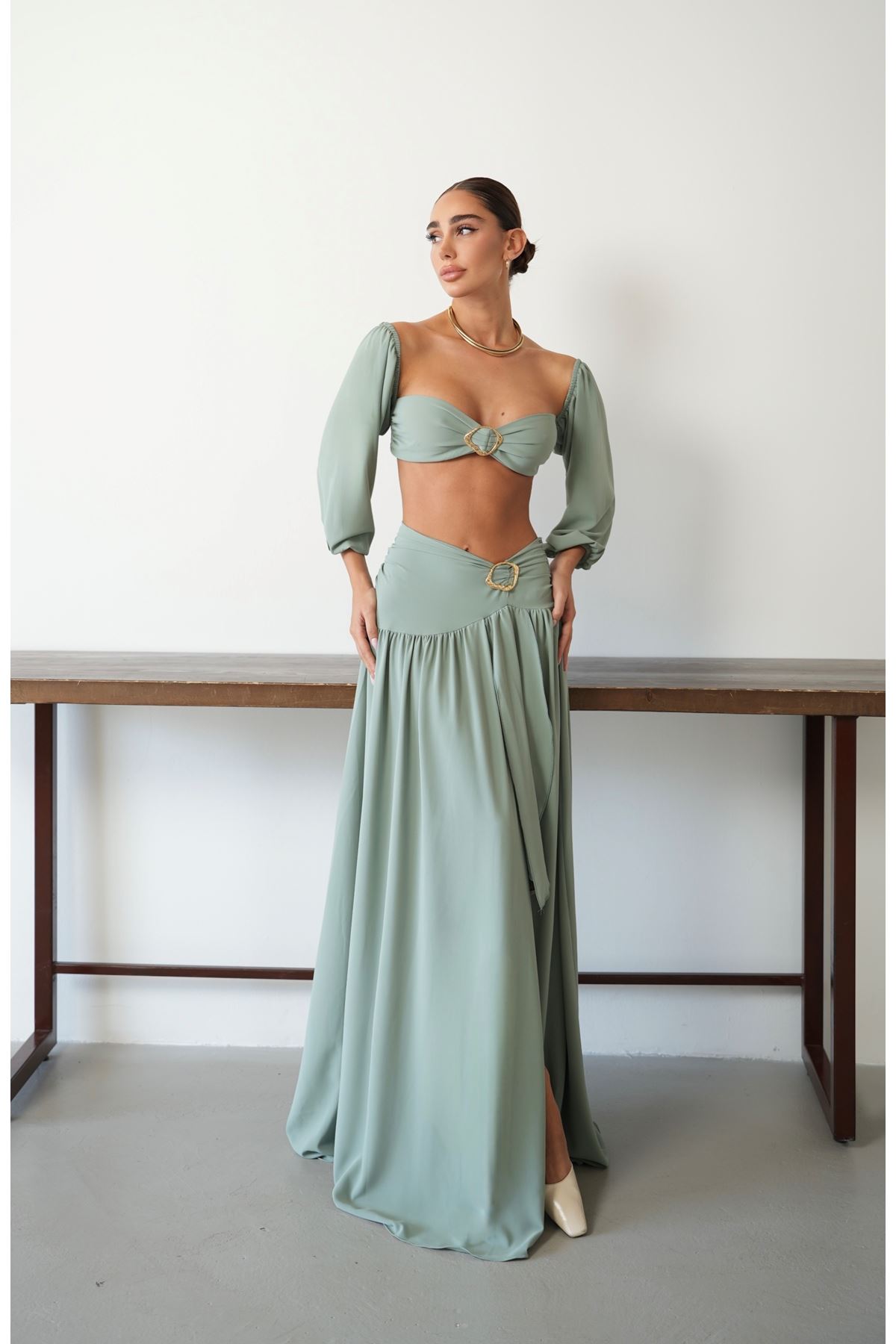 Mint Yeşili Tokalı Uzun Kollu Crop Bluz ve Maxi Etek Takım