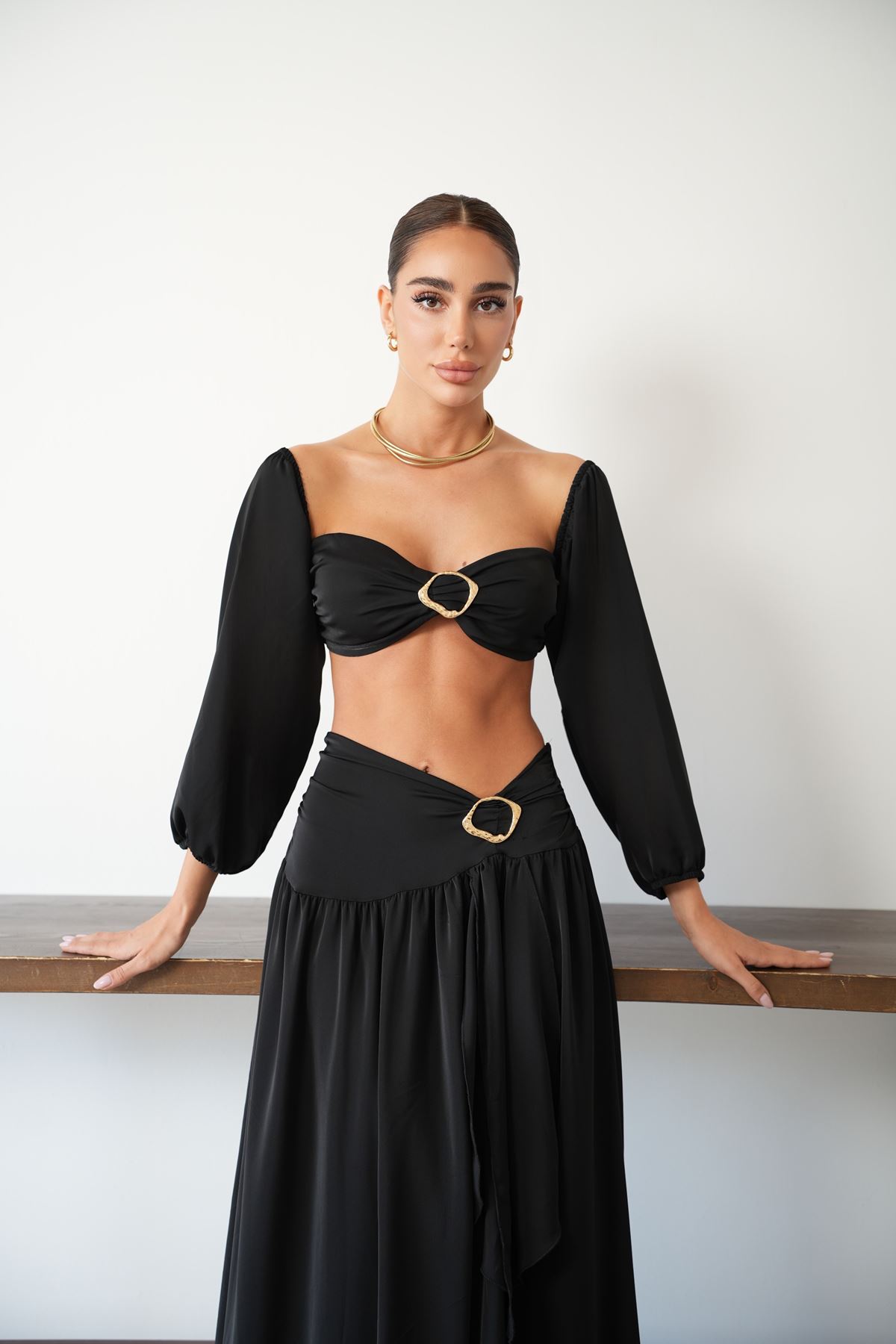 Siyah Tokalı Uzun Kollu Crop Bluz ve Maxi Etek Takım