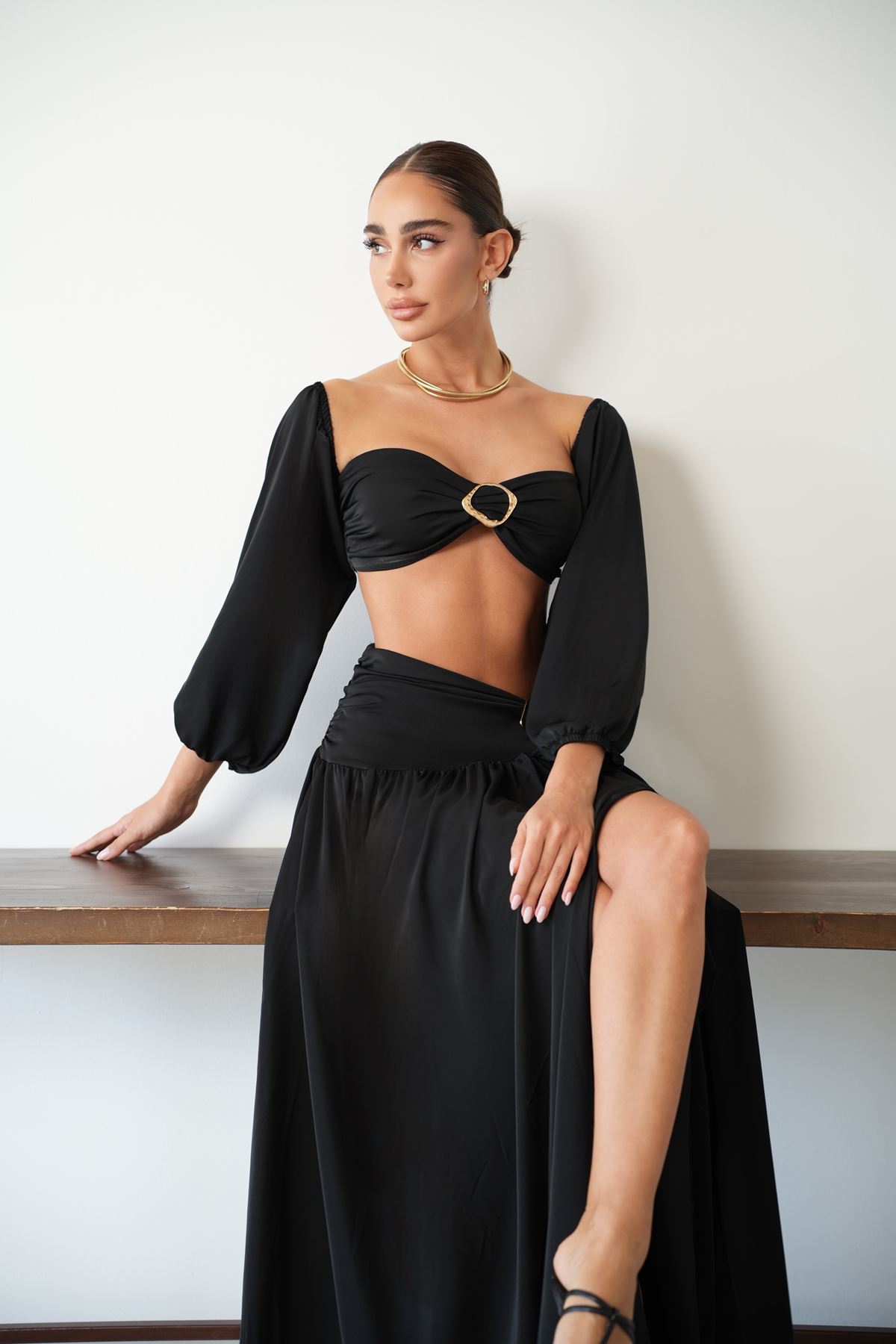 Siyah Tokalı Uzun Kollu Crop Bluz ve Maxi Etek Takım