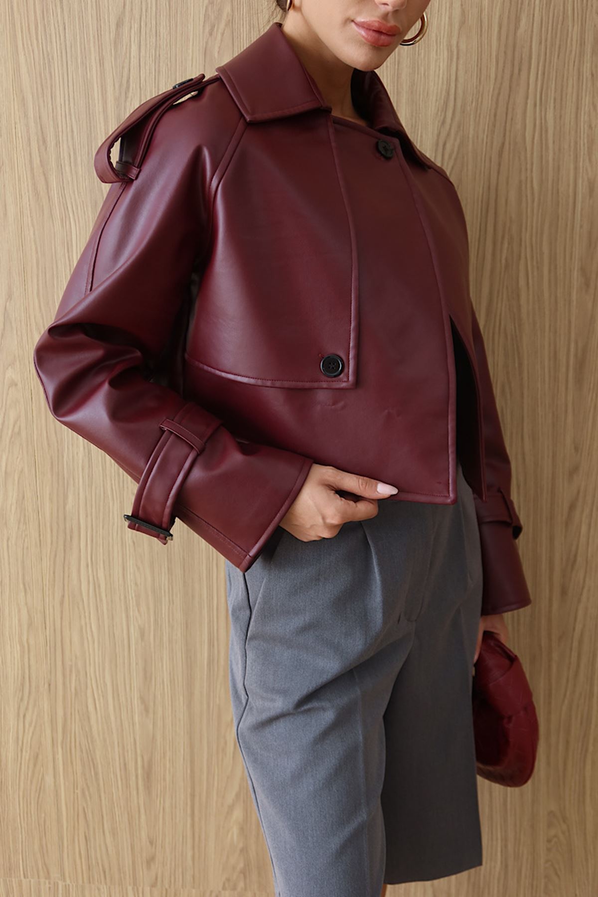 Premium Dik Yaka Kemer Tokalı Oversize Crop Suni Deri Kadın Ceket Bordo