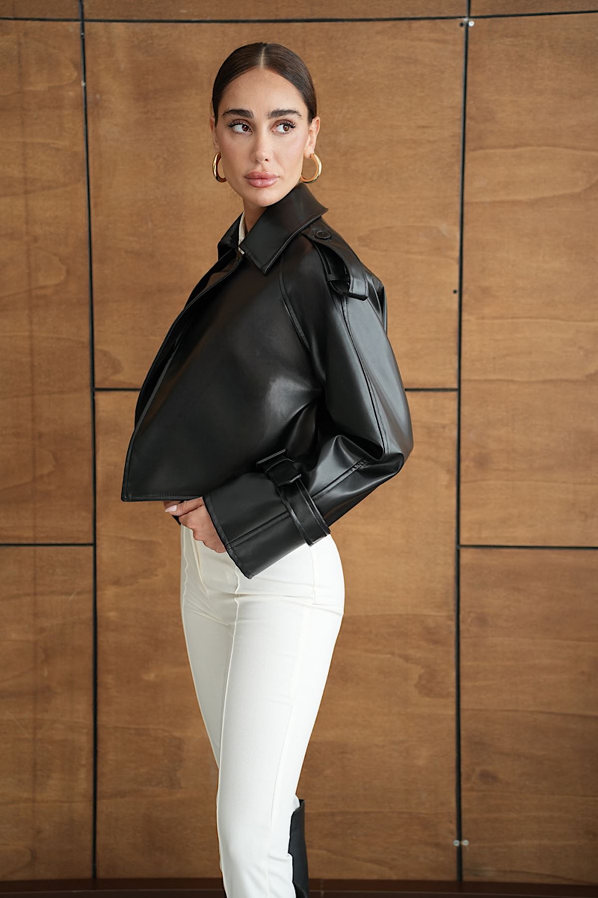Premium Dik Yaka Kemer Tokalı Oversize Crop Suni Deri Kadın Ceket Siyah