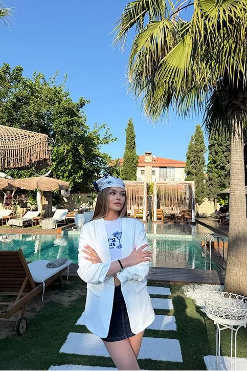 Büzgü Kollu Ceket Beyaz